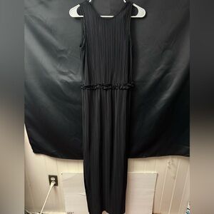 Sleeveless Black Pleated Maxi Dress